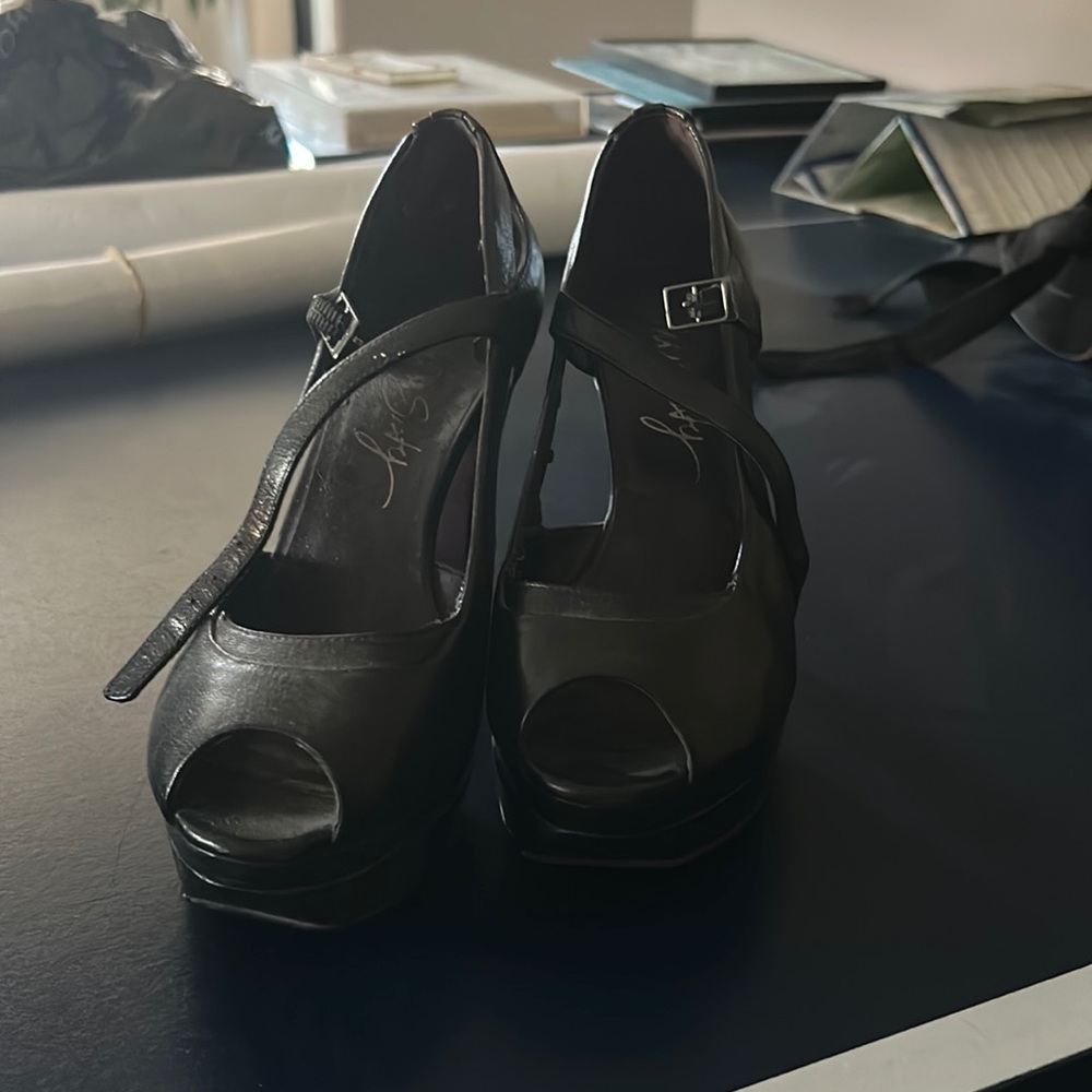Miss sixty vintage black heel with purpleish backing